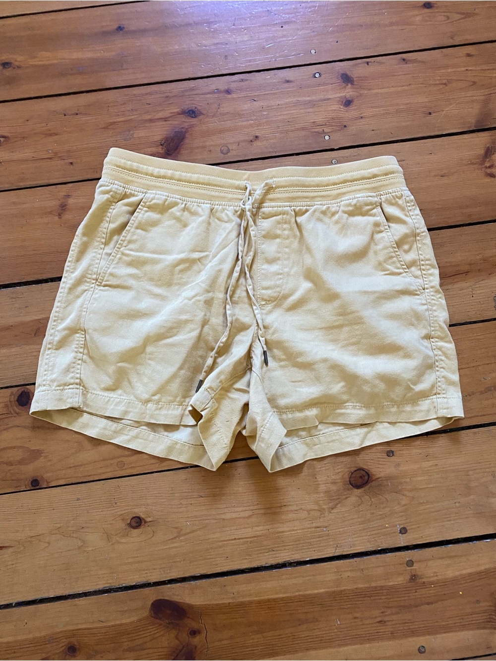 Orvis Large butter yellow cotton shorts with elastic waist and pockets